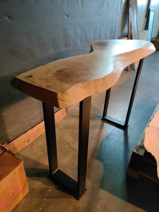 Konsola z graba na nodze stalowej