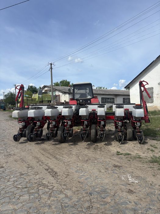 Сівалка кукурудзяна challenger 8138     Massey Ferguson 555
