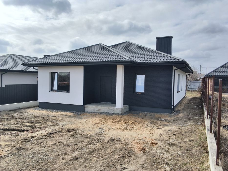 Комфортний будинок Боратин. 106 м².  900  дол за м кв. Асфальтований до
