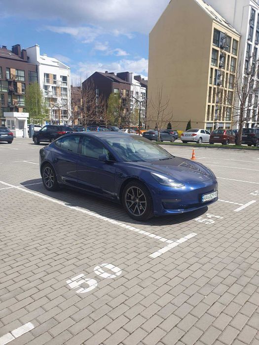 Продаю свою машину. TESLA Model 3