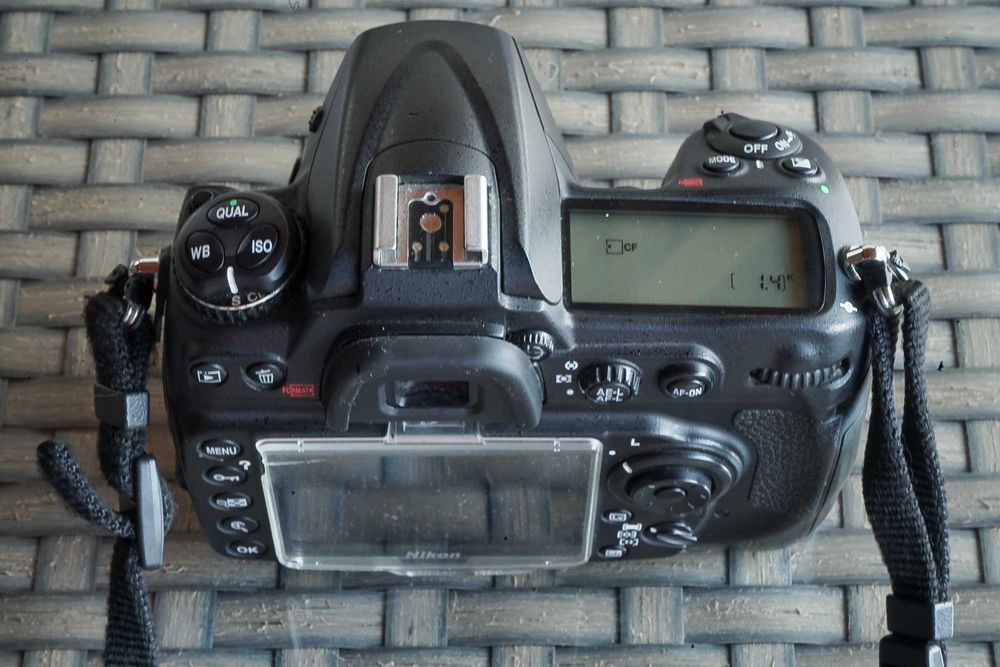 Vendo Nikon D300s com 78154 disparos - NOVO PREÇO: 200 eur