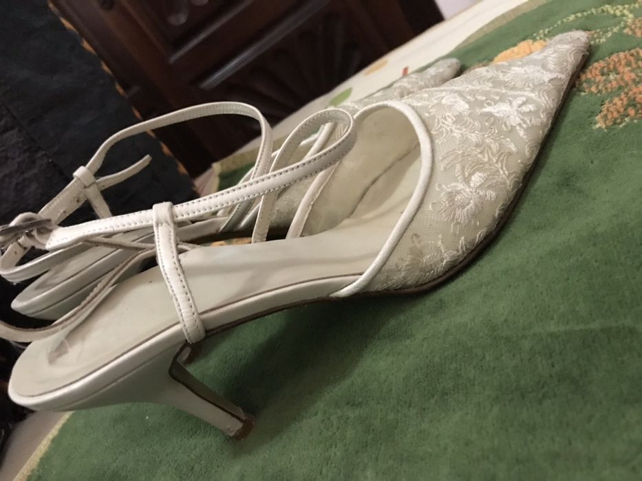 Sapatos de noiva rendados