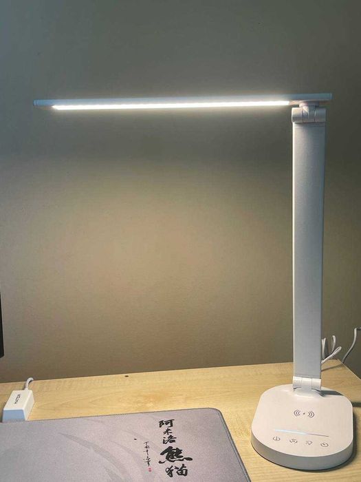 Настільна LED лампа