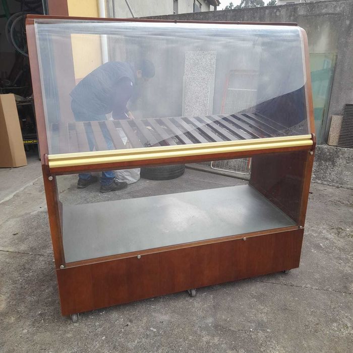 Móvel expositor de padaria, pastelaria e afins