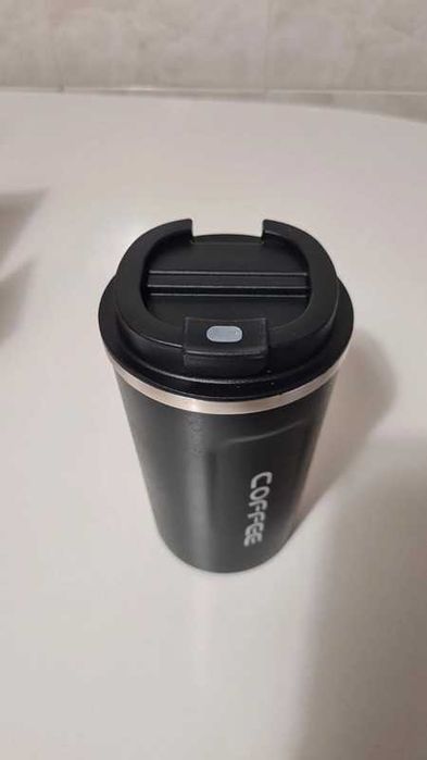 Copo térmico de aço duplo.