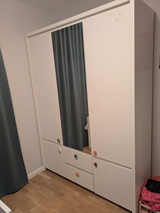 Biała szafa z lustrem 150x60x200