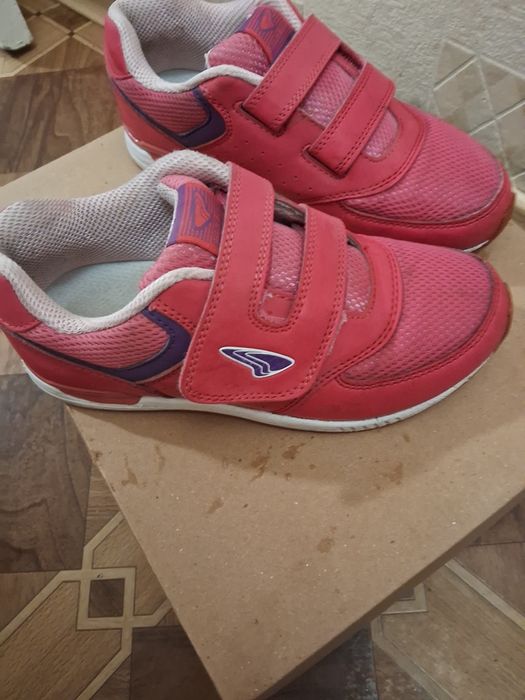 Взуття кросівки для дівчинки 34 розмір