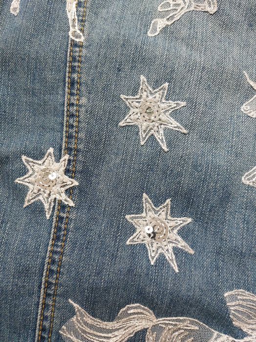 Kurtka jeansowa custom haftowana w jednorożce, cekiny, festiwal/ślub