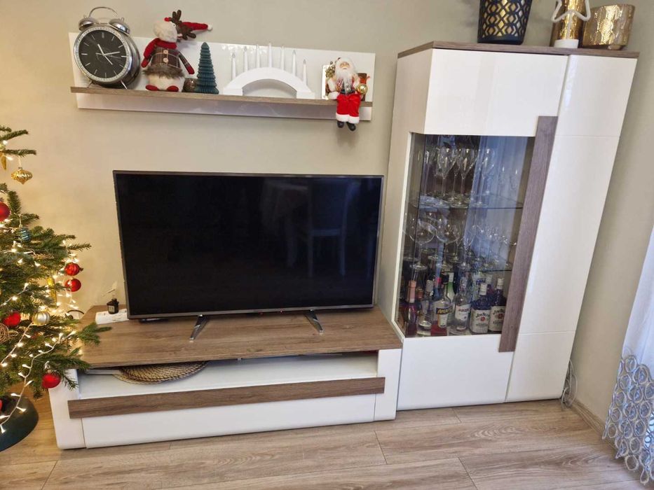 meble pokojowe białe + stół okrągły i 6 krzeseł