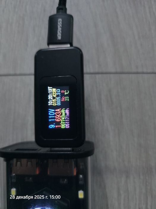 Повербанк с быстрой зарядкой и яркой прдсветкой