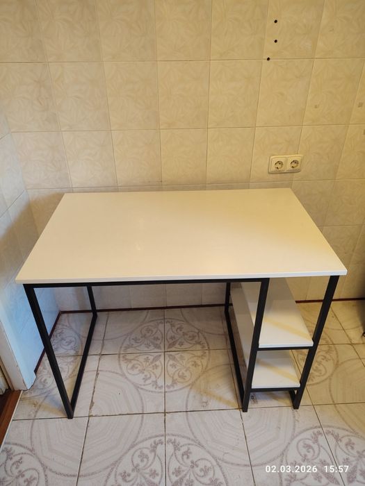 Стіл письмовий/манікюрний