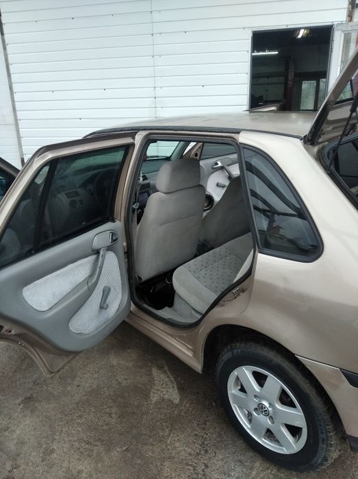 Фольцваген поінтер 1'8 на повному ходу