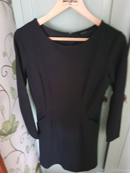 Czarna klasyczna sukienka