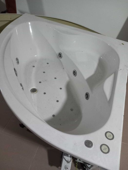 Banheira de hidromassagem de canto
