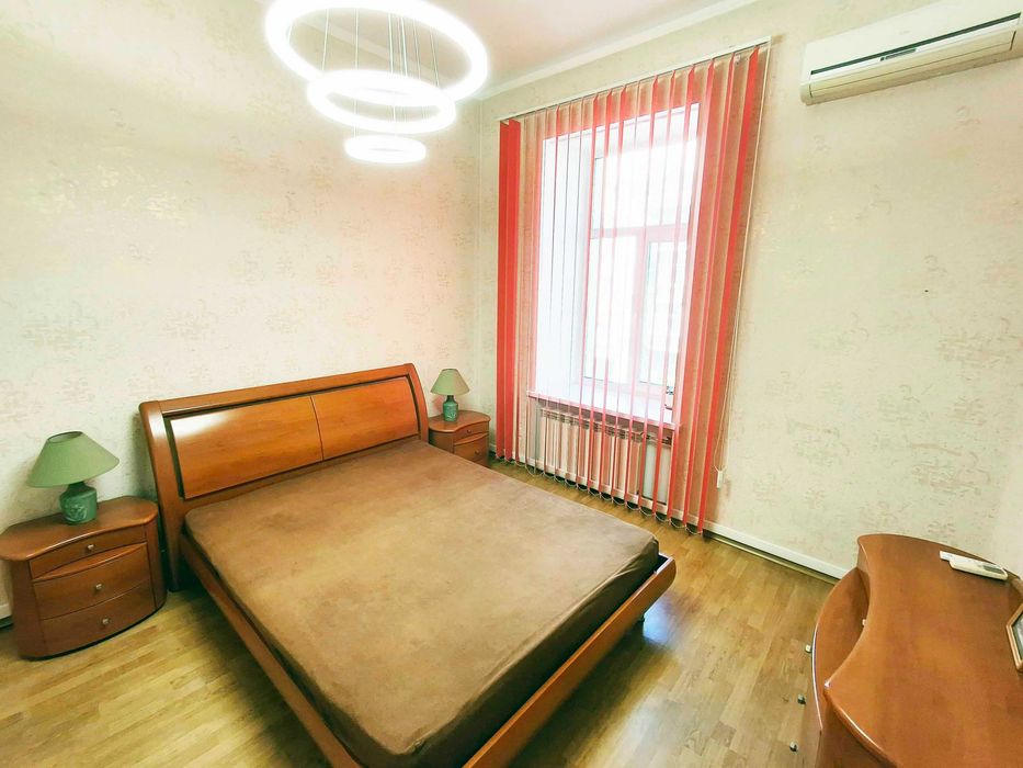 Без комісії. Оренда 3к квартири в Центрі, 130м2, вул. Шота Руставелі 34, метро Палац спорту, Площа Українських Героїв.