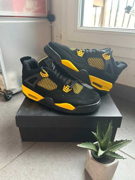 Jordan 4 Retro Thunder R.44