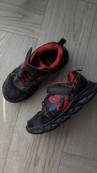 Świecące  buty, adidasy, SpiderMan rozmiar 31
