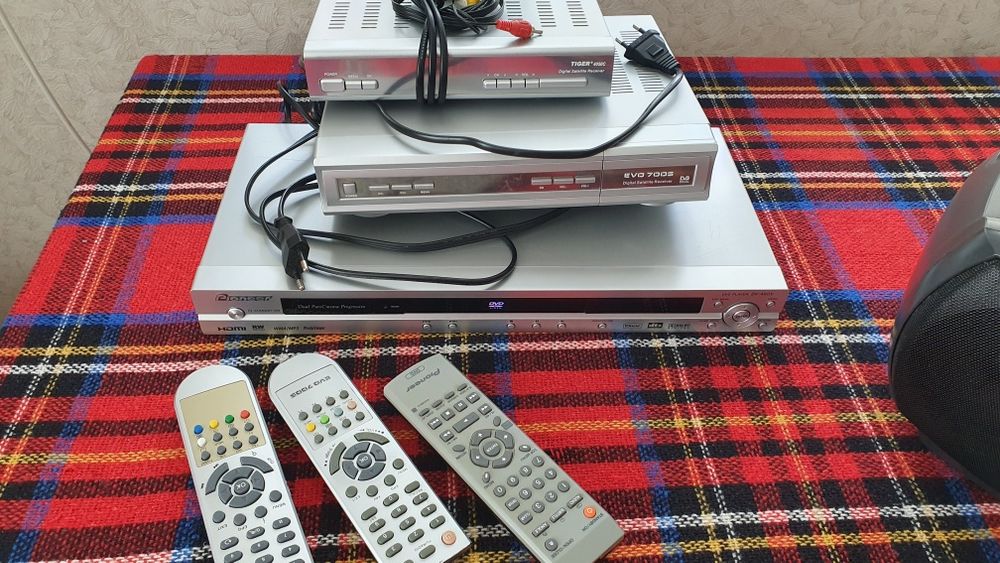 ТВ тюнери Tiger 4050C та EVO700s, DVD програвач Pioneer