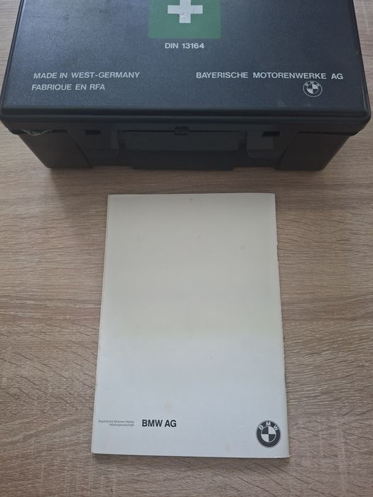 Oryginalna apteczka samochodowa do BMW e30, e32, e34
