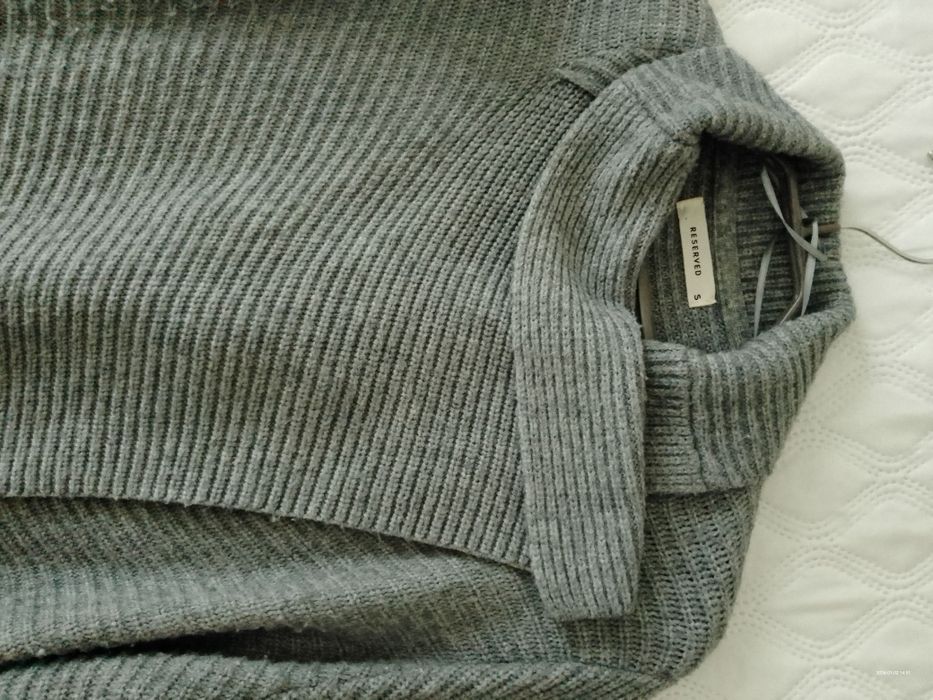 Długi kardigan sweter z zapięciem Reserved