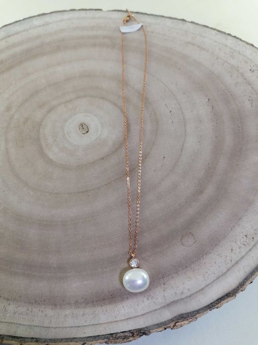 Colar com pérola em dourado - Aço