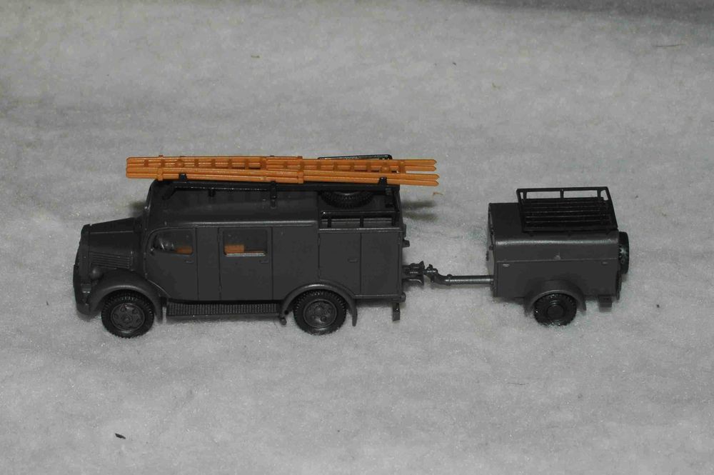 Militar - Camião com atrelado (ROCO) HO