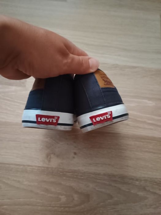 Жіночі фірмові кеди Levi's, оригінал, 39 розмір, устілка 25 см
