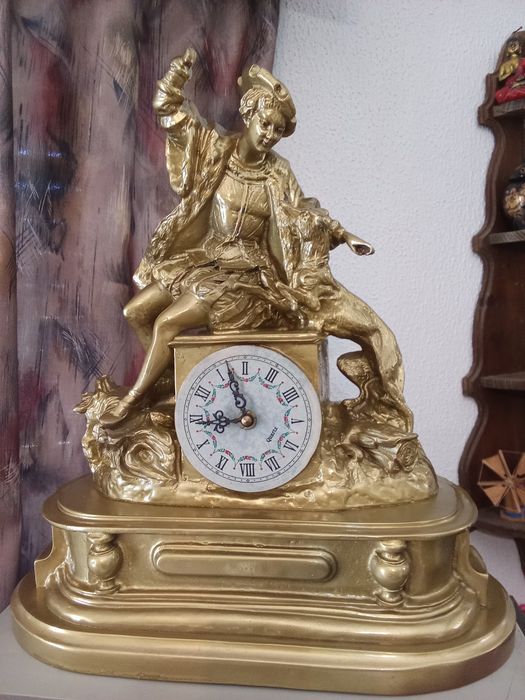 ESCULTURA 60x30. Em CERÂMICA Dourada. Com 2 Fotos