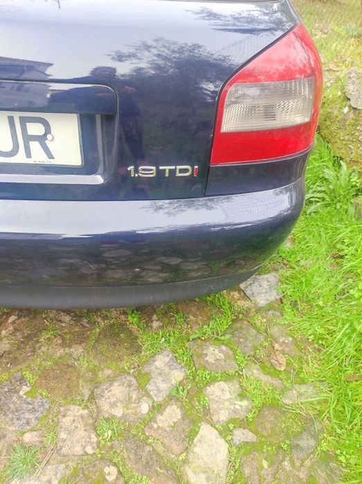 Vendo Audi A1 caixa automática  muito resistente  BOM.