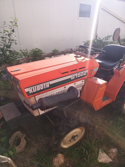 Trator Kubota b1502