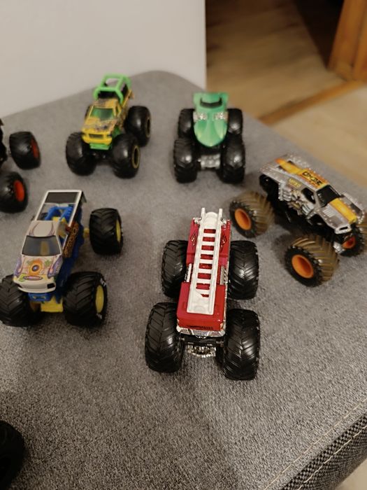 Zestaw 8 sztuk Monster Truck Hot Wheels