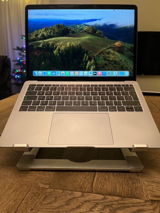 MacBook Air 2018 13' Retina 8GB RAM 256GB SSD Intel i5