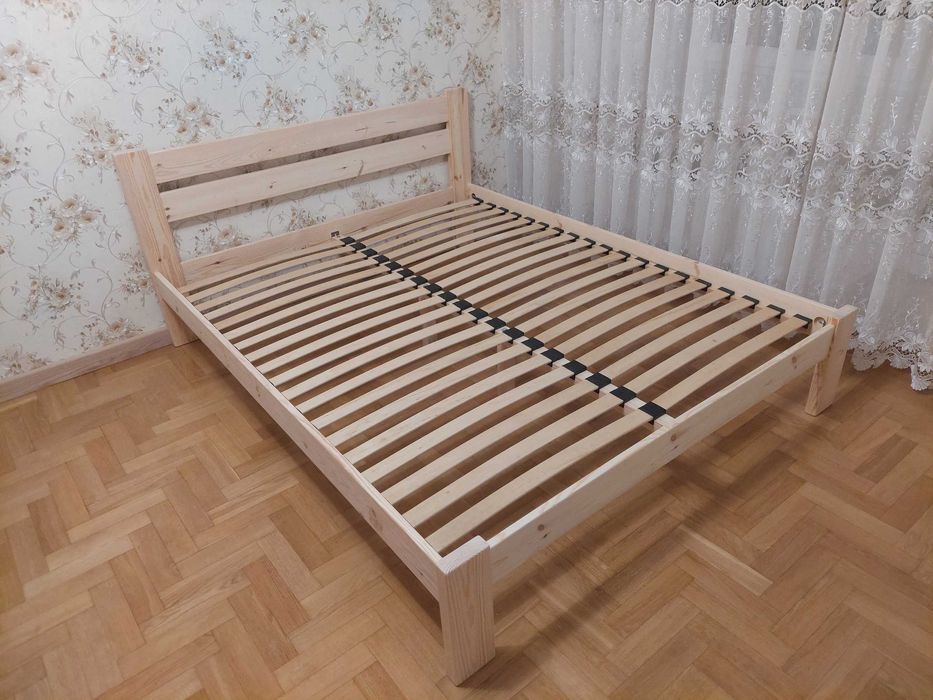 "Дерев'яне ліжко" Tаmpere. Деревянная кровать.