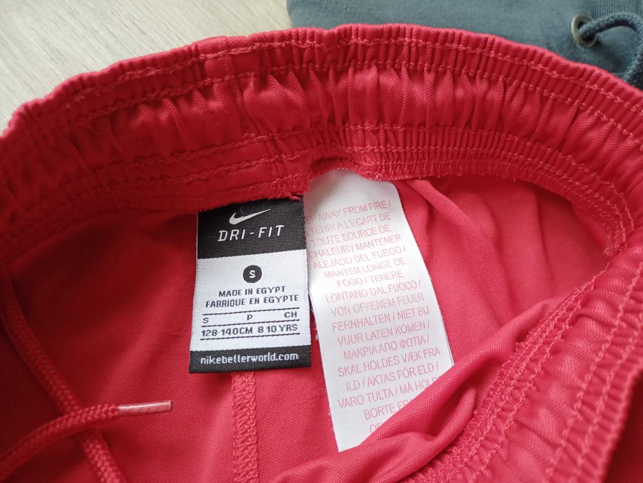 bluzeczki + spodenki  Nike 128