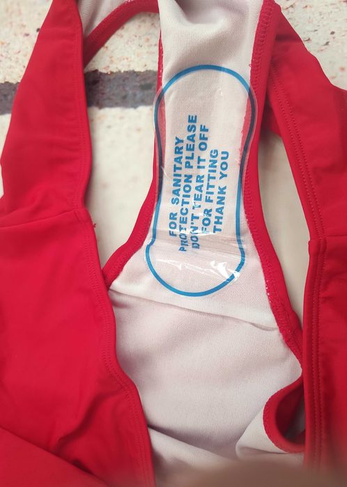 Czerwone tankini zapinane na plecach Bonprix