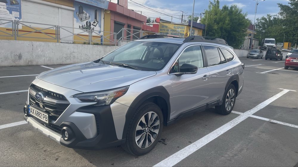 Subaru outback 2023 року