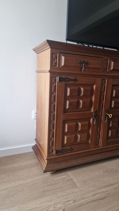 Móvel de sala em madeira