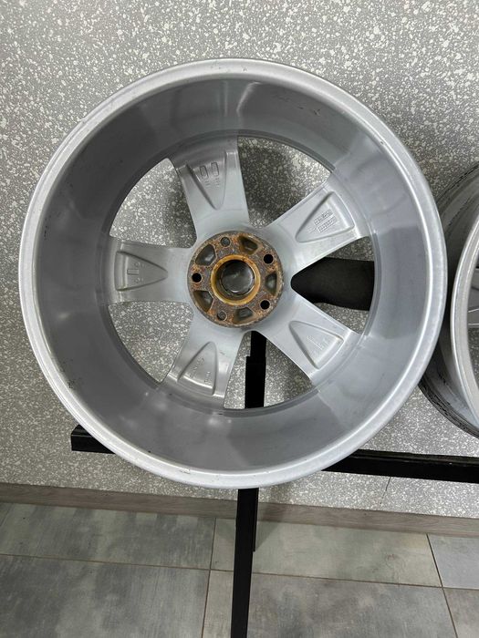 Диски BMW 5/120 R19 8,5J ET35 Dia 72.6