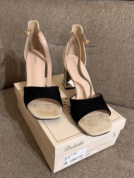 Sandałki na słupku