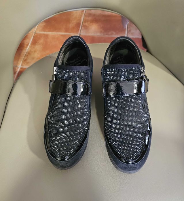 Sapatilhas cunha com fecho e velcro