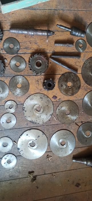 Uchwyty, noże, szczęki tokarskie