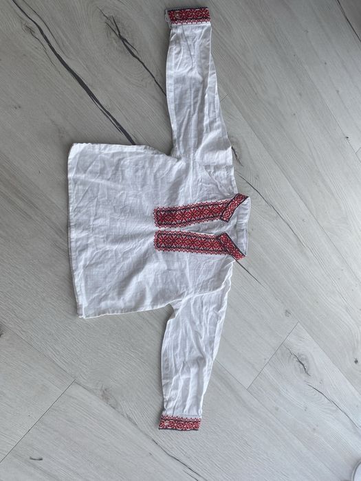 Продам вишиванку на 1 рік