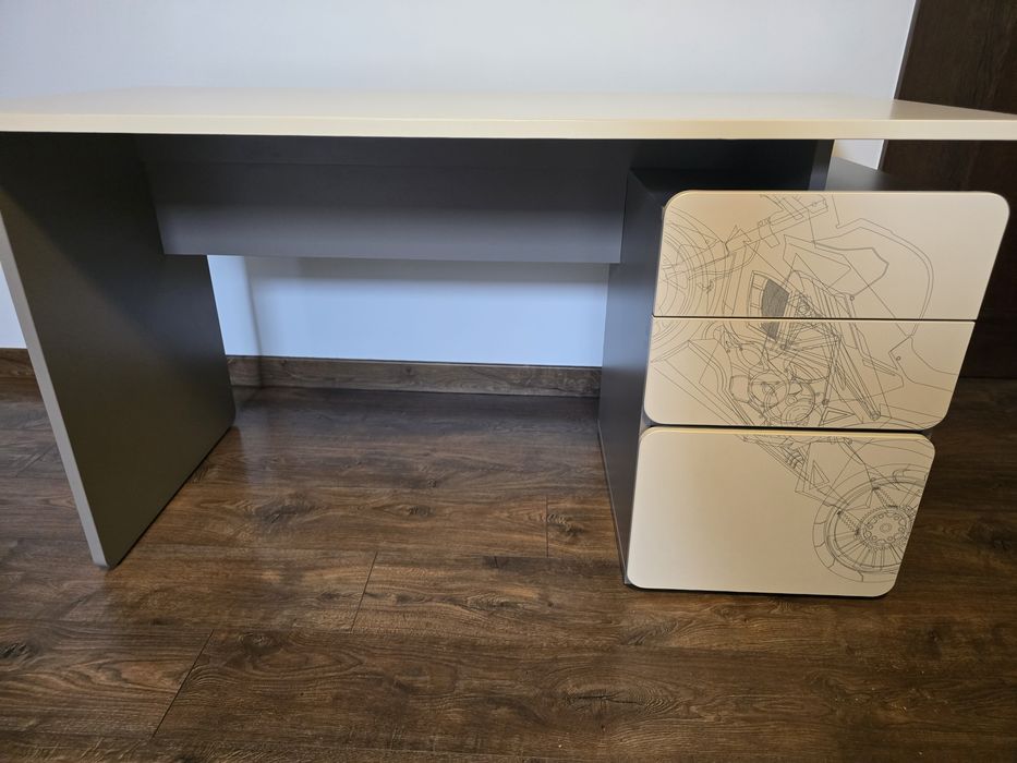 Biurko młodzieżowe VOX 2piR 140cm – system bezuchwytowy, Bardzo dobry