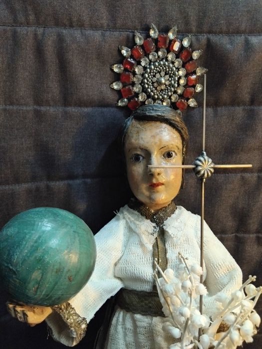 Menino jesus em madeira policromada com olhos de vidro