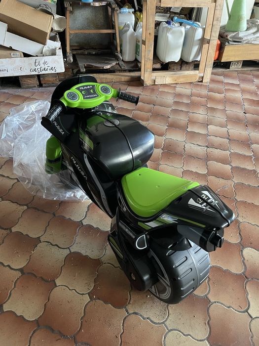 Mota crianças de 3 a 5 anos