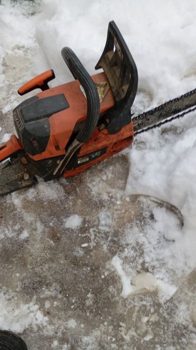 2 бензопіли . 3 перфоратори і шуруповерт