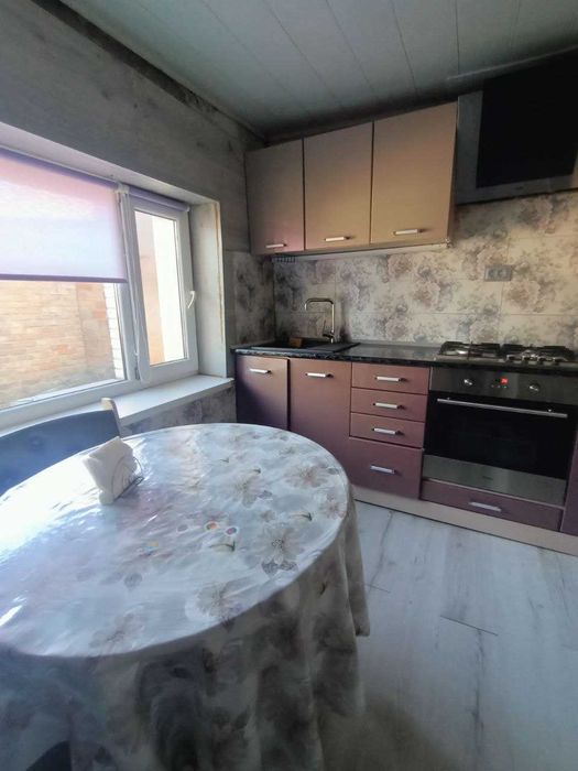 Продажа частини будинку в р-ні Казбет гарний жилий стан