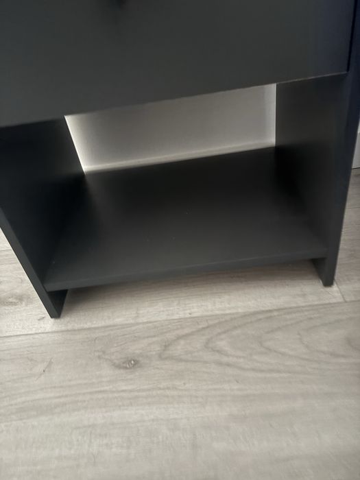 Mesa de cabeceria cimzenta