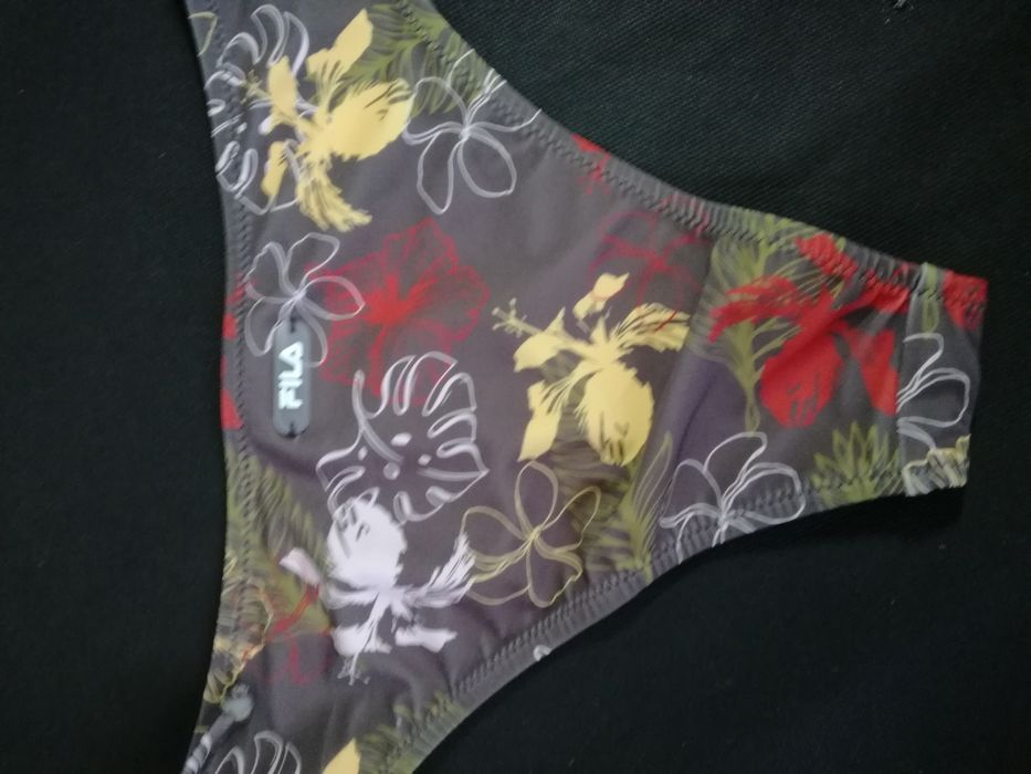 Cueca Bikini castanho e flores Fila M