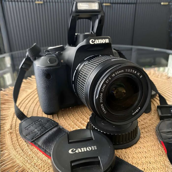 Canon EOS 600D lustrzanka Full HD ruchomy ekran + Obiektyw EFS 18-55mm Stan Zestawu Bardzo Dobry